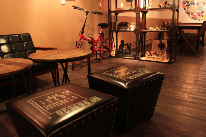 【台北。大安】带沙发客朝圣,台北东区阿信潮流咖啡店~StayReal Café。