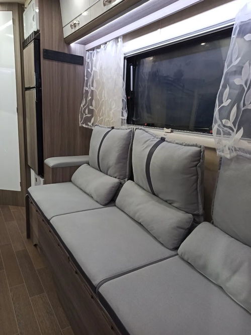 11.20上海房车展 配置齐全,三款依维柯底盘华居房车来了