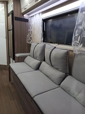 11.20上海房车展:配置齐全,三款依维柯底盘华居房车来了